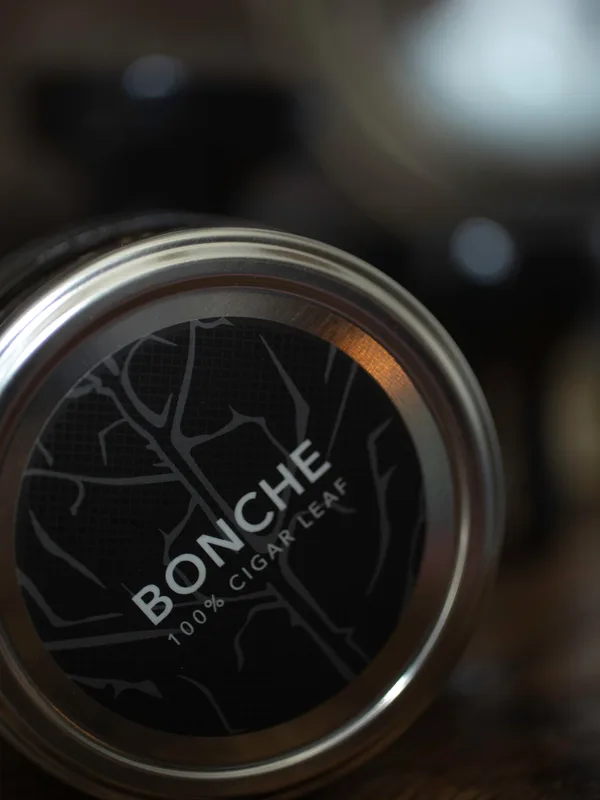 BONCHE のロゴが入った瓶のふたのアップ
