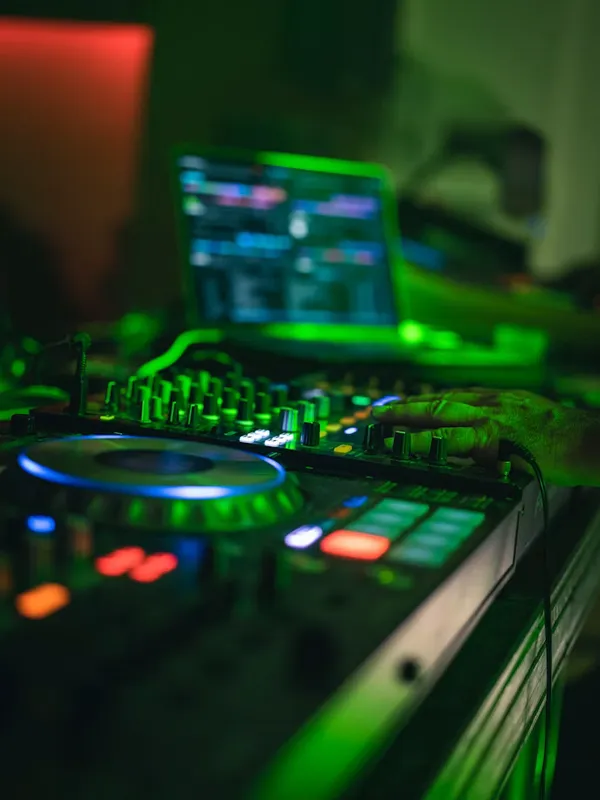 ノート PC とつないだ DJ コントローラー